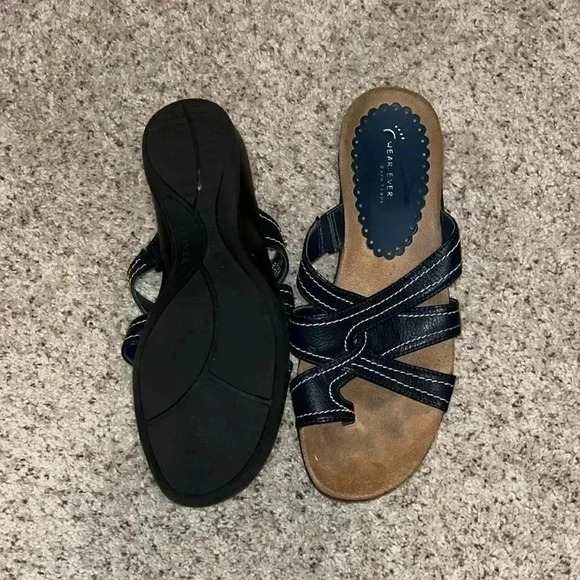 woman’s sandals WEAR EVER BARETRAPS size 8 - Picture 2 of 3